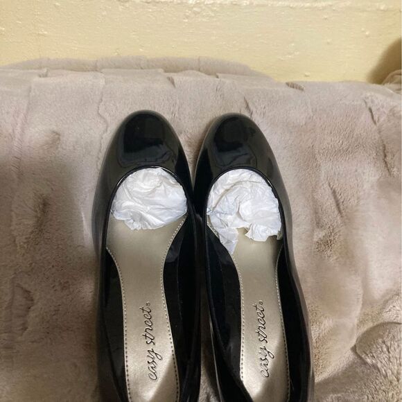 Easy Street Women’s Slip on Shoes 8.5 - WW - Picture 1 of 2